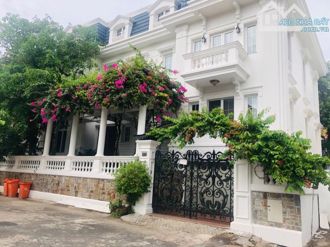 Biệt thự siêu khan hiếm khu Thảo Điền Q.2 - 19x17.5m - 3 tầng - HĐT 200tr giá 95 tỷ. - 4