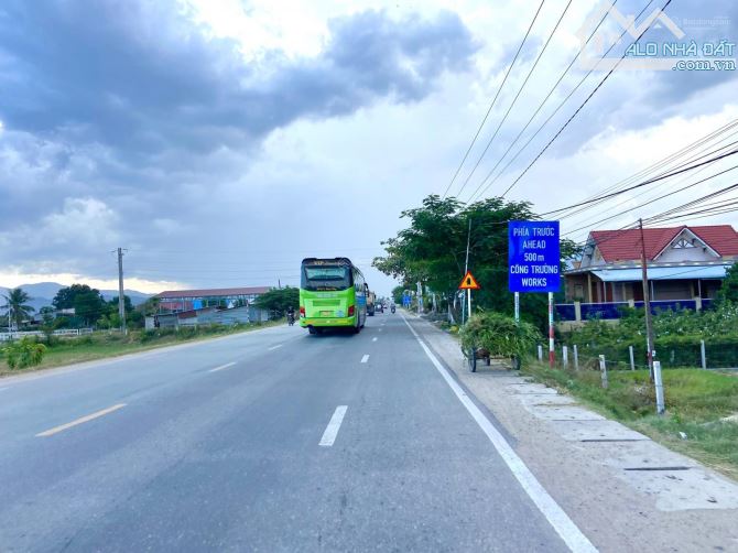 Nút giao cao tốc Cam Lâm Vĩnh Hảo. Mặt QL27A, 20x50m sân bay Thành Sơn 5km, QL1 6km - 7