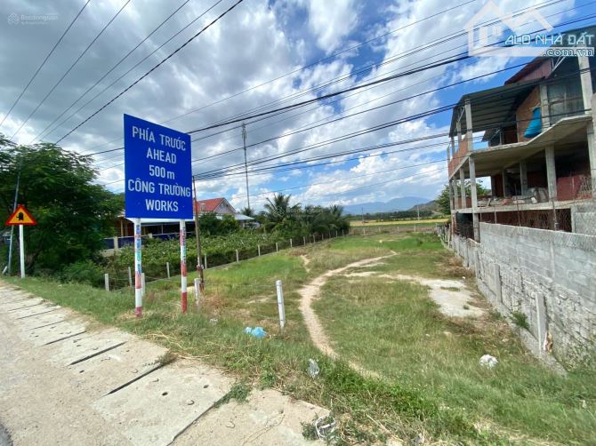 Nút giao cao tốc Cam Lâm Vĩnh Hảo. Mặt QL27A, 20x50m sân bay Thành Sơn 5km, QL1 6km - 8