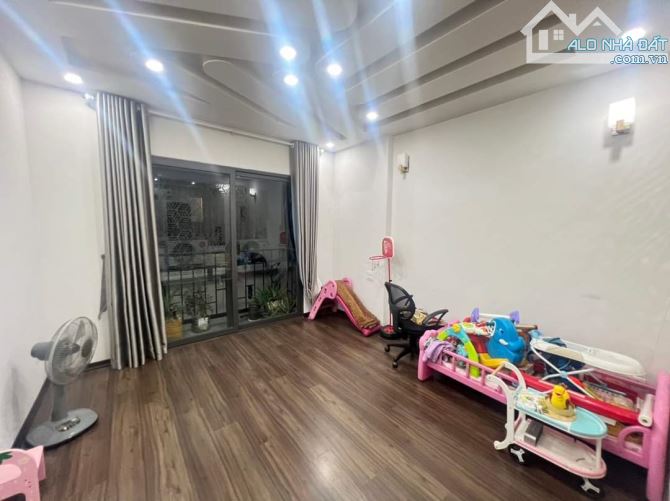 BÁN NHÀ 42M2, 4T PHỐ ĐÔNG TÁC GẦN VINCOM - SÁT Ô TÔ - NHÀ ĐẸP Ở NGAY - FULL NỘI THẤT - AN