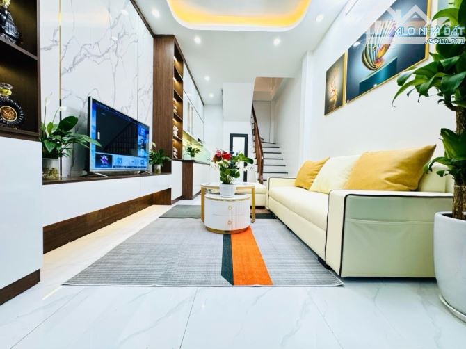 Bán Nhà Phố Ngã Tư Sở, Thanh Xuân, 30m2, 5 Tầng, Giá 4.79 Tỷ