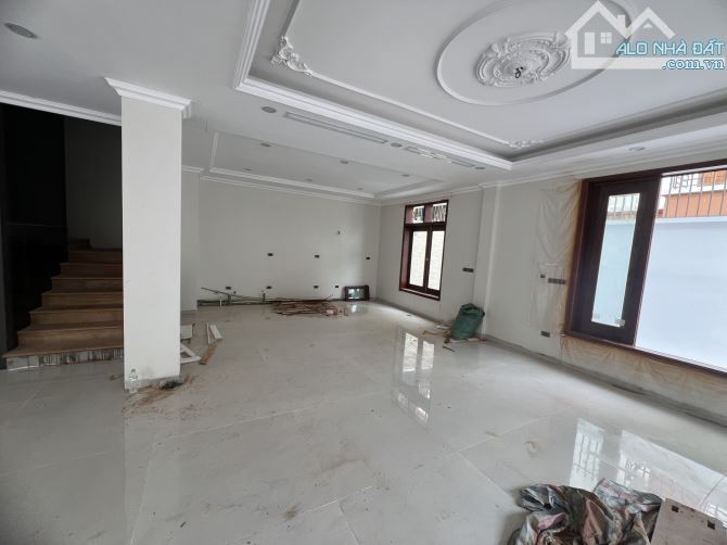 Cho thuê căn góc đường lớn kđt Dương Nội - Hà Đông nhà mới hoàn thiện,có điện mặt trời