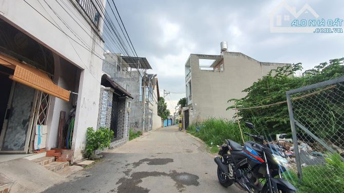 Bán lô đất 1/ Nguyễn Duy Trinh ( cách MT chỉ 30m ) - kề UBND Long Trường, Q9 - DT : 80m2 - 2