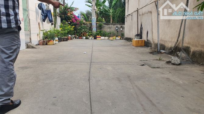 Bán Nhà Hẻm Xe Hơi Quốc Lộ 13 Hiệp Bình Phước Thủ Đức 3Tầng DT:90m2