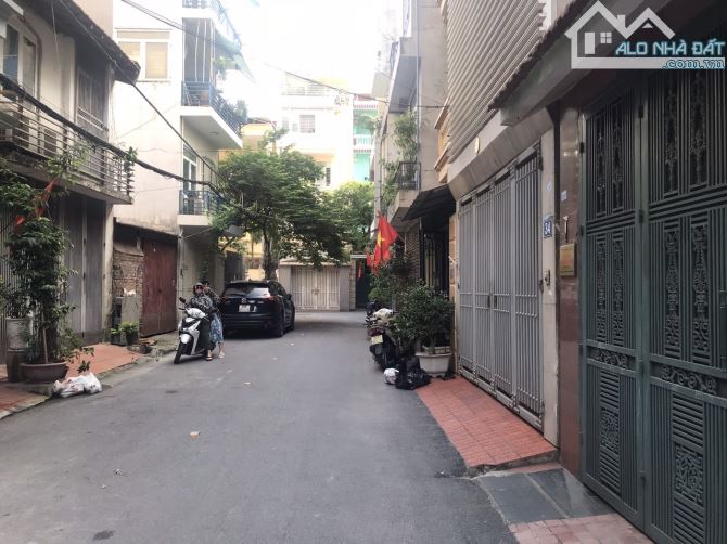 Bán nhà 80m2*4T Tân Mai, ngõ ô tô tránh mà giá chưa tới 200 triệu/m2 - 1