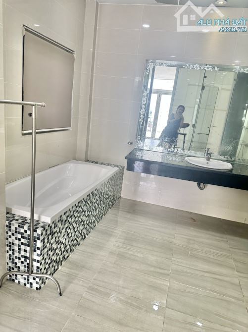 Phòng Toilet Riêng (4.68X7M), mới, hiện đại, Sân cắm trại thật chill - 9