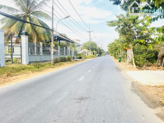chủ gửi bán đất 1.462m2 có sẵn 200m2 thổ cư mặt tiền đường lớn Nhuận Đức. xã Nhuận Đức