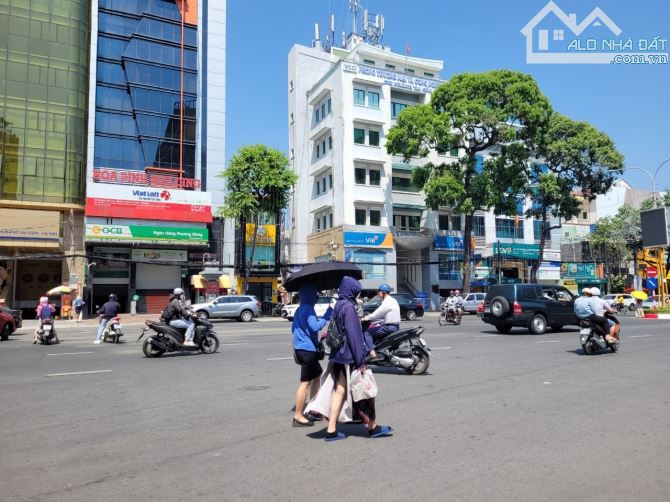 Cho thuê toà nhà ngang 14m Mặt tiền Đại lộ Hòa Bình, Ninh Kiều, Cần Thơ