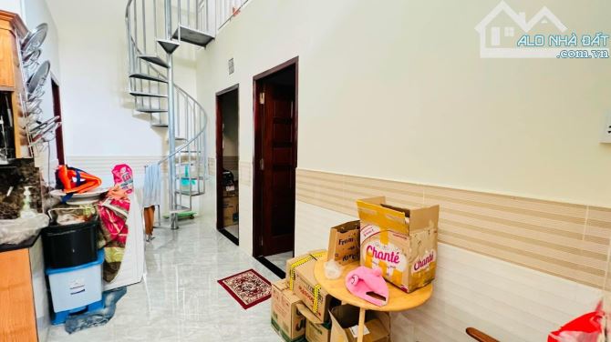 Nhà bán P.Trung Dũng 94m2 giá 2,6 tỷ tặng toàn bộ nội thất hẻm 3 gác 2 phòng ngủ sổ sẵn