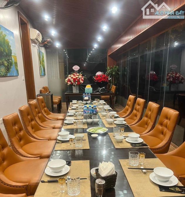 Nhà Lạc Long Quân, Q. Cầu Giấy, 56m2, 7 tầng Thang máy, Kinh doanh, 2 Ô tô tránh, Đỗ cửa