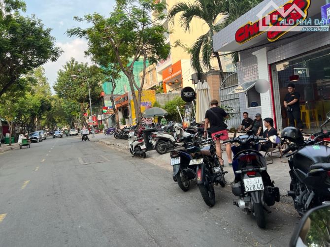 Mặt tiền Nguyển Xí 4x20 khúc 2 chiều gần vincom giá 14,9 tỷ tl