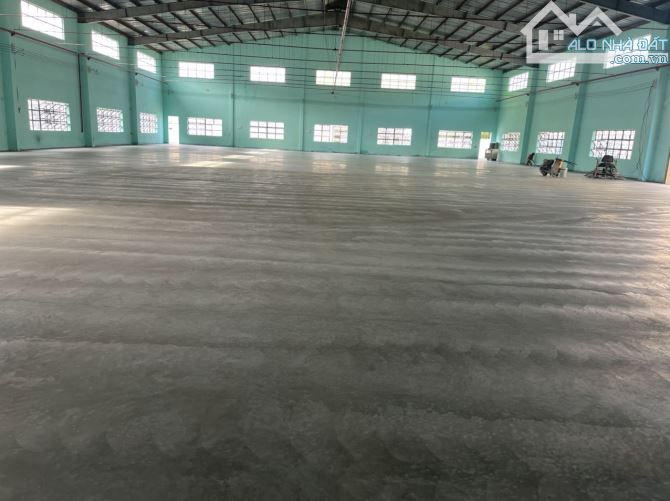 Cho thuê kho giá rẻ 5000m2 (xd: 3600m2) KCN Đức Hòa Hạ. PCCC tự động, nền Epoxy. Giá 190tr - 1