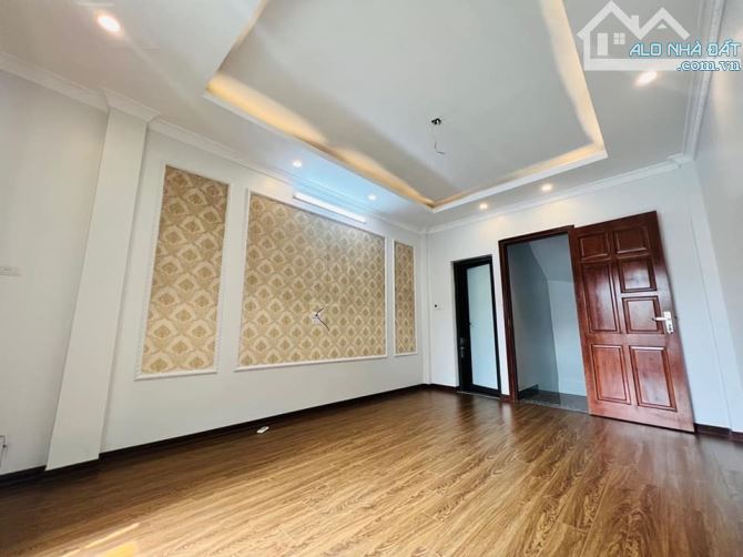 Giá Đẹp. Bán Nhà Việt Hưng, Long Biên 32m2, 5T chỉ 4,2 tỷ - 1