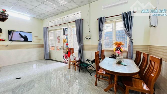 Nhà bán P.Trung Dũng 94m2 giá 2,6 tỷ tặng toàn bộ nội thất hẻm 3 gác 2 phòng ngủ sổ sẵn - 2