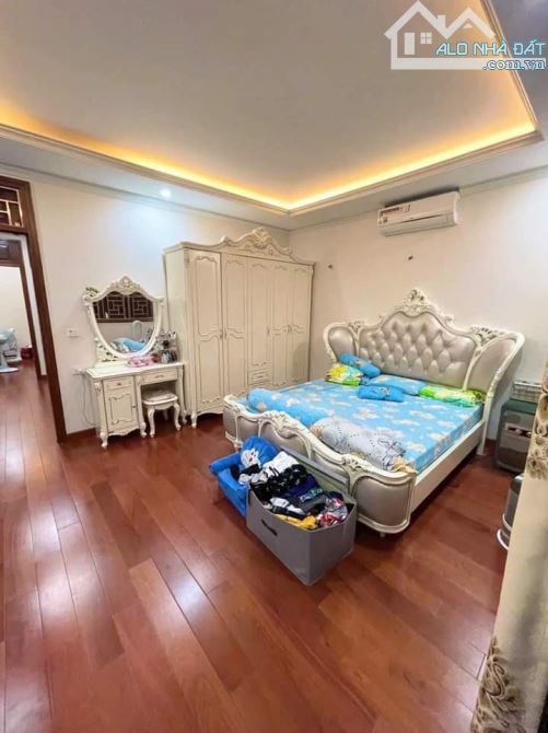 Hàng Hiếm! Bán nhà Hoàng Quốc Việt, Thông, Vỉa hè, Ô tô tránh, KD, Phân Lô, 66m2 4T MT 5m - 4