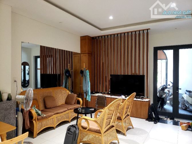 Bán nhà 3 tầng diện tích 135m2 gần đường Hoàng Diệu giá chỉ 7.x tỷ. - 7