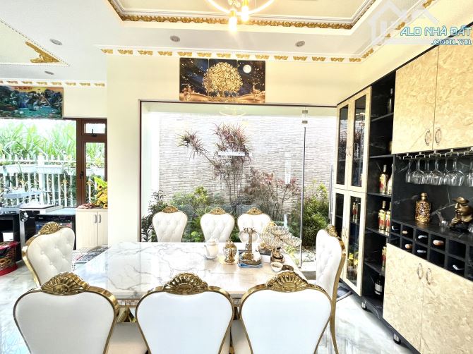 Bán căn biệt thự Đà Lạt siêu đẹp, Sang trọng, Mới 100%. Ngang 15m x 15m, giá chỉ 9.9 Tỷ TL