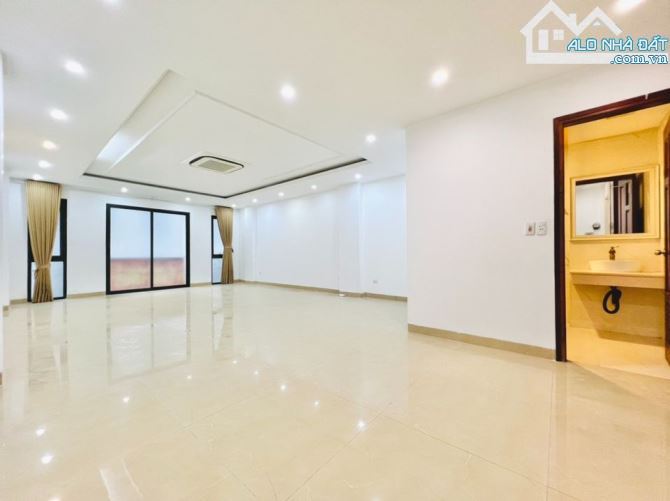 Cho Thuê Văn Phòng Siêu Đẹp sàn 60m2 Phố Núi Trúc View Cực Thoáng giá rẻ vô địch 12tr/th