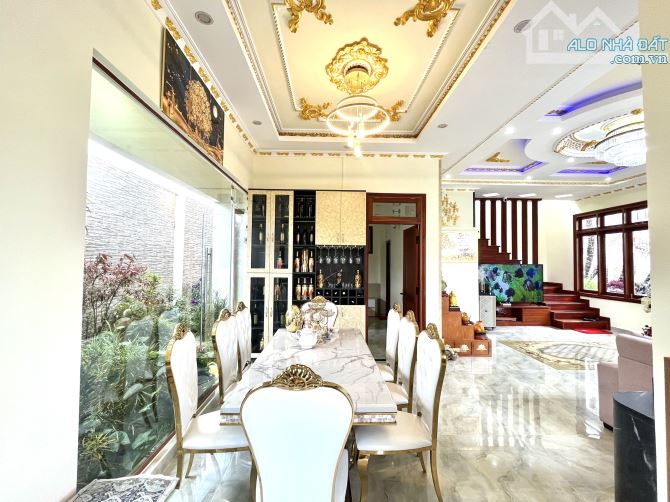 Bán căn biệt thự Đà Lạt siêu đẹp, Sang trọng, Mới 100%. Ngang 15m x 15m, giá chỉ 9.9 Tỷ TL - 2