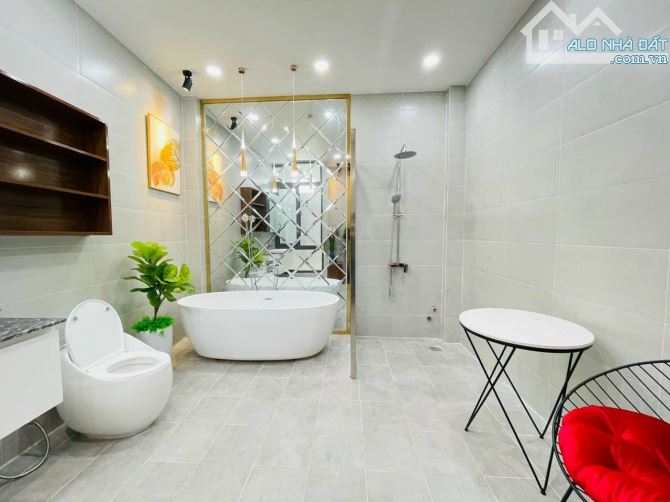 Nhà bán MT hẻm 496 Dương Quảng Hàm, P5 Gò Vấp. DT: 18mx50m, CN: 915m2. Giá bán: 82 tỷ TL - 3