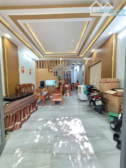 Bán nhà Dĩ An, gần Vincom550, trệt lầu 3PN, 70m2 (5x14), sổ hoàn công, 3.3 tỷ TL, đường 13 - 3