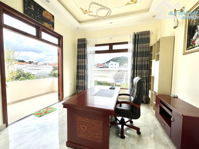 Bán căn biệt thự Đà Lạt siêu đẹp, Sang trọng, Mới 100%. Ngang 15m x 15m, giá chỉ 9.9 Tỷ TL - 5