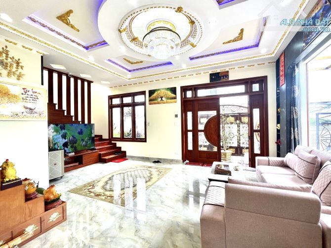 Bán căn biệt thự Đà Lạt siêu đẹp, Sang trọng, Mới 100%. Ngang 15m x 15m, giá chỉ 9.9 Tỷ TL - 6