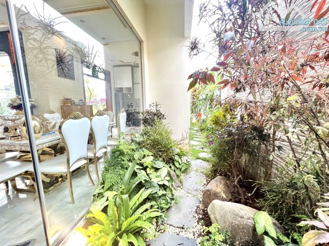 Bán căn biệt thự Đà Lạt siêu đẹp, Sang trọng, Mới 100%. Ngang 15m x 15m, giá chỉ 9.9 Tỷ TL - 8