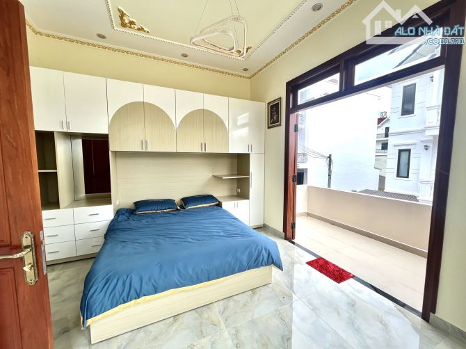 Bán căn biệt thự Đà Lạt siêu đẹp, Sang trọng, Mới 100%. Ngang 15m x 15m, giá chỉ 9.9 Tỷ TL - 9