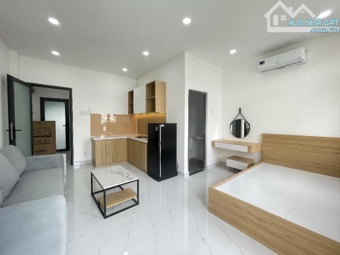 Nhà mặt tiền đường lớn, 80m2 xây 5 tầng. Ngay trung tâm. Giá hơn 8 tỷ