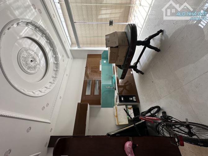 Bán nhà 4 tầng siêu đẹp ngõ ô tô đường Thiên Lôi thông Nguyễn Văn Linh, dt 87m2, mt 7,2m