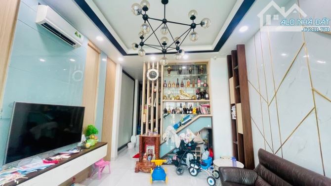 Bán nhà 5 tầng,40m2,Lê Văn Sỹ,Quận 3,Hẻm thông,KD ngày đêm,ko qui hoạch,8.X TỶ