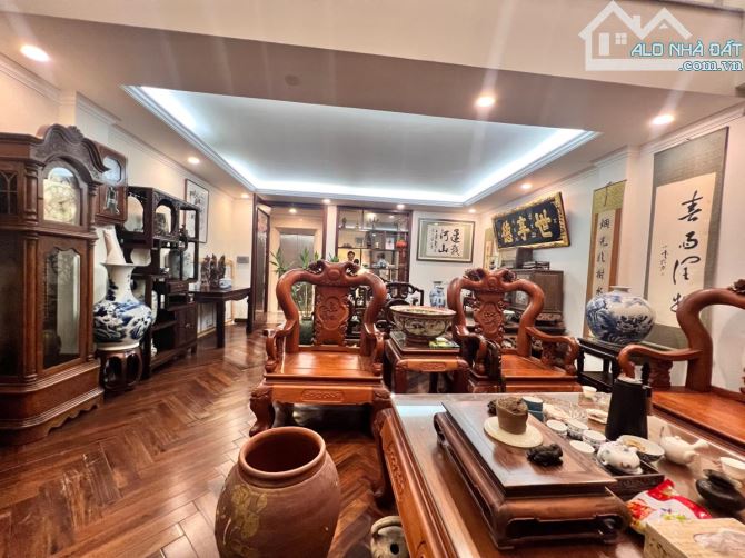 Bán nhà mặt phố 48m2 x 5T Nguyễn Phong Sắc, 2 mặt ô tô, kinh doanh, vỉa hè, Chỉ 16 tỷ Cầu