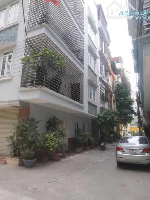 Bán nhà Cầu Giấy Hoàng Quốc Việt phân lô ô tô 2 thoáng 60m 4 tầng 13.2 tỷ
