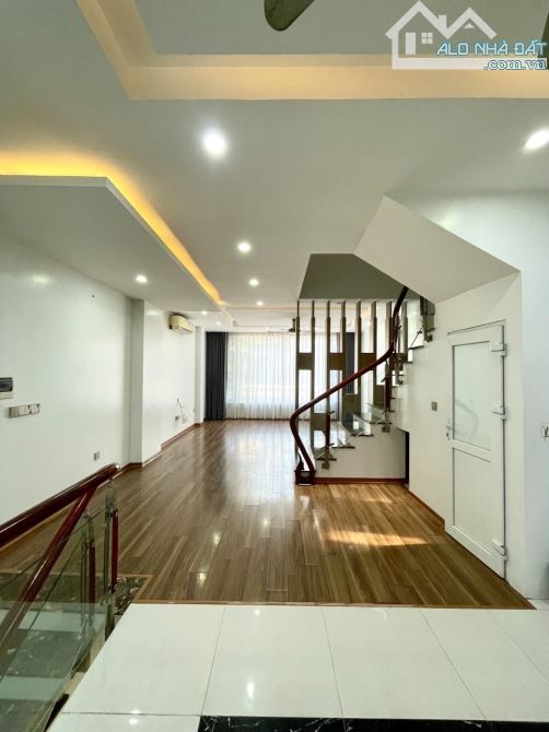 Bán Nhà Vạn Phúc Hà Đông 50m2 5 Tầng MT5m Gần Him Lam Vạn Phúc Phân Lô Vỉa hè KD. - 1