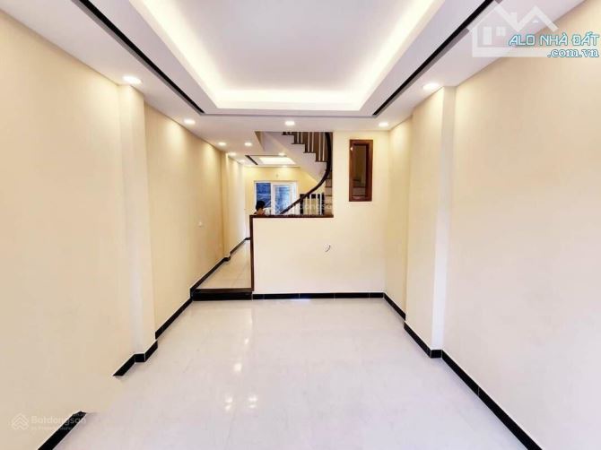 Cho thuê nhà nguyên căn Hào Nam, diện tích 60m2 x 5T,ô tô đỗ cửa.Gía cho thuê 16tr/tháng - 1