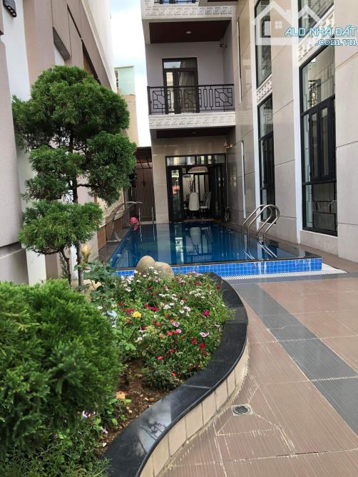 Siêu Biệt thự mặt tiền. Thiết kế hiện đại nội thất nhập khẩu Châu Âu. 300m2