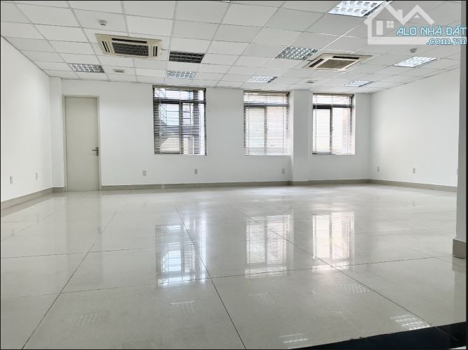 Văn Phòng 60m2, MT Võ Văn Tần, P.6, Quận 3 - 2