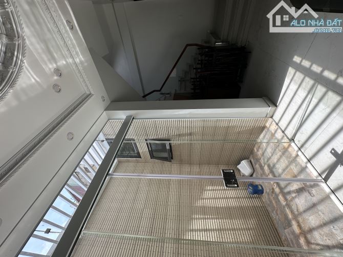 Bán nhà 4 tầng siêu đẹp ngõ ô tô đường Thiên Lôi thông Nguyễn Văn Linh, dt 87m2, mt 7,2m - 2