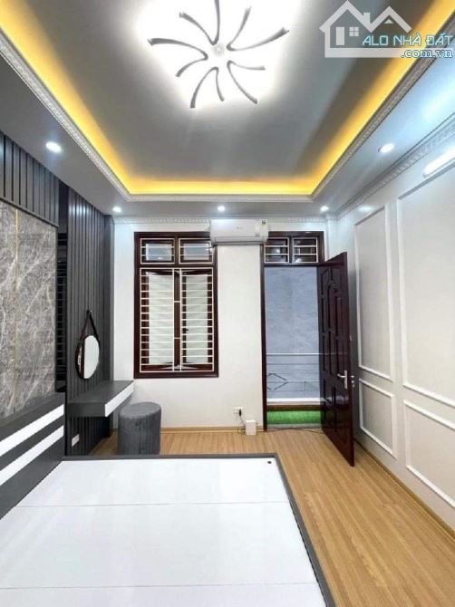 Bán nhà Định Công -Hoàng Mai, DT 40m2 , nhỉnh 6 tỷ , ôtô gần, ngõ nông - 4