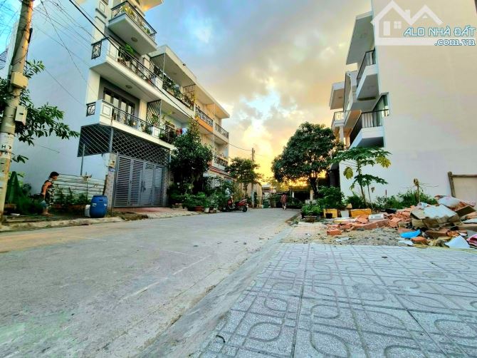 Bán đất đường 671, gần  Lê Văn Việt, P Tân Phú, Q9 - DT: 64m2