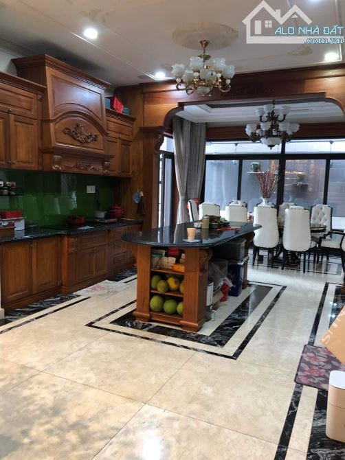 Siêu Biệt thự mặt tiền. Thiết kế hiện đại nội thất nhập khẩu Châu Âu. 300m2 - 5