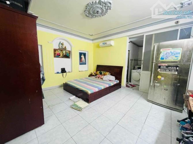 Hẻm xe hơi , thông sát Mt Hoàng Sa Tân Bình 140m² 5 tầng 8pn chỉ 14.3 tỉ