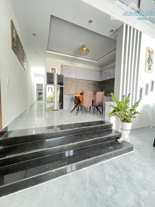 Nhà 2 tầng siêu đẹp, nội thất vip MT Phạm Như Xương, 121m2, đường 7,5m, , gần ĐHSP, giá rẻ