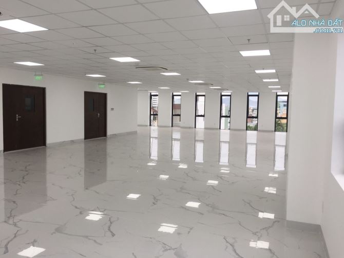 Văn phòng 100m2, 125m2, 215m2, 350m2 đường Núi Thành, Đà Nẵng. Ngay trung tâm, Giá thuê 20