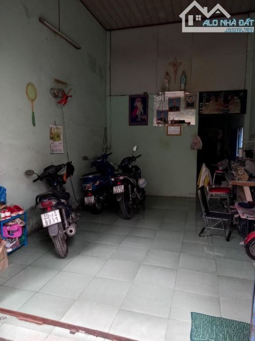 Bán Nhà 1/ Hẻm Xe Tải Trường Chinh Ngay Sau Big C 108m2 Chỉ 6ty5 Cực Rẻ MT 5m