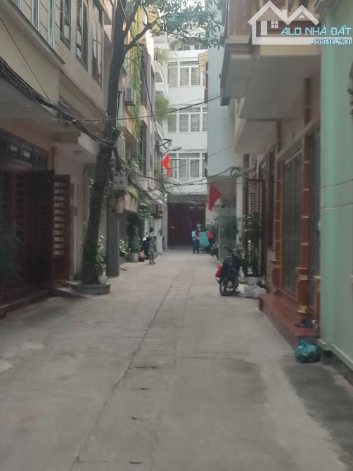 CHỈ 10 TỶ NHỈNH NHÀ PHÂN LÔ NGÕ 147A TÂN MAI HM DTSD 50M. 5T. MT 4,2M. - 1