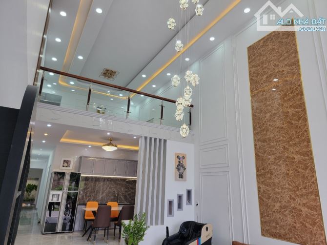 Nhà 2 tầng siêu đẹp, nội thất vip MT Phạm Như Xương, 121m2, đường 7,5m, , gần ĐHSP, giá rẻ - 1