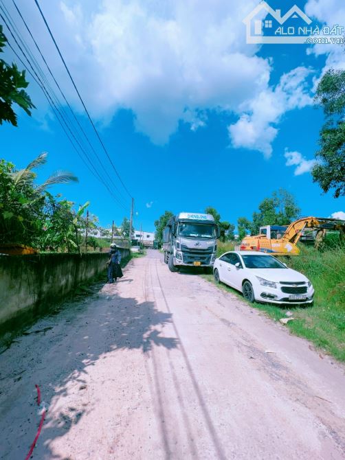 Cho thuê bãi xe tải gần 1 sào ( 1000m2) ngay đầu đường 13 Kcn Amata P. Long bình biên hoà - 2