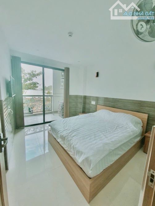 🧨🧨KS 6 tầng  sân thượng DT260m2, ngang 10.15m. Đang cho thuê 60 triệu tháng. 10 căn hộ - 2